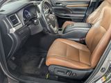 Used 2017 Toyota Highlander FWD V6 image 6