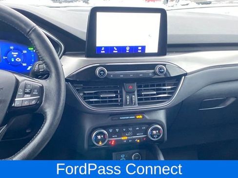 Used 2021 Ford Escape Titanium image 9