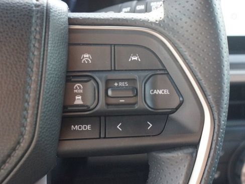 Used 2025 Toyota 4Runner TRD Off-Road Premium AWD/4WD image 11