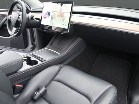 Used 2025 Tesla Model Y Long Range AWD/4WD image 18
