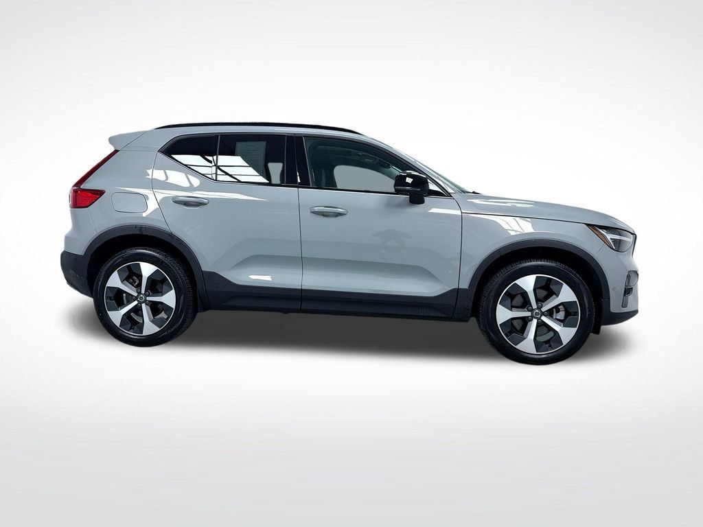 Used 2026 Volvo XC40 B5 Plus w/ Protection Package Premier AWD/4WD image 10