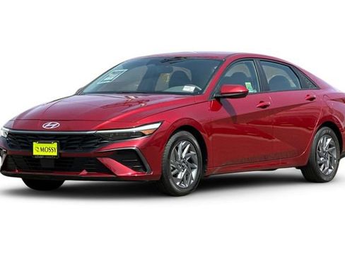 Used 2024 Hyundai Elantra SEL image 2