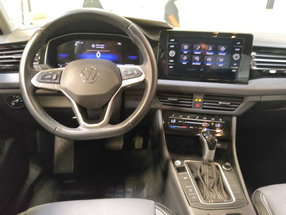 Used 2025 Volkswagen Jetta SE FWD image 22