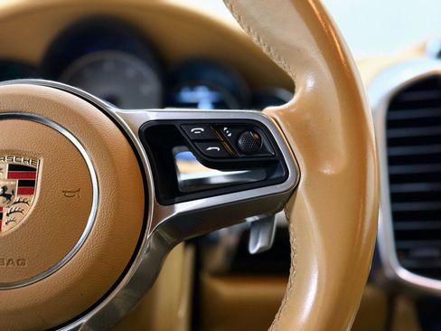 Used 2017 Porsche Cayenne S image 19