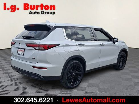 Used 2023 Mitsubishi Outlander SEL AWD/4WD image 6