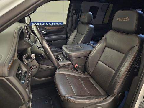 Used 2022 Chevrolet Suburban High Country w/ LPO, Illumination Package AWD/4WD image 5