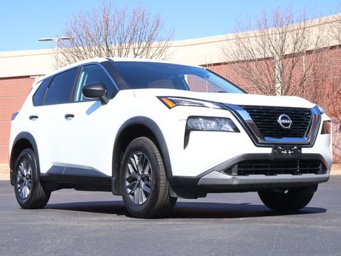 Used 2023 Nissan Rogue S image 1