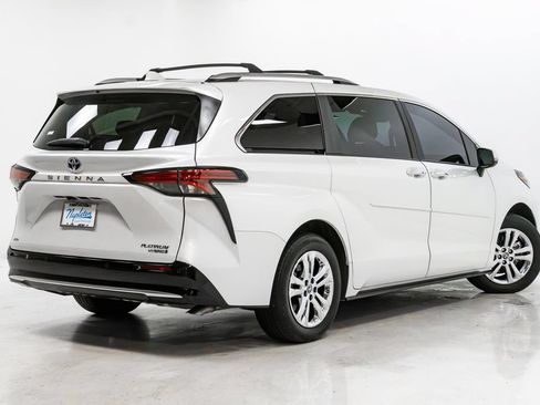 Used 2024 Toyota Sienna Platinum AWD/4WD image 30