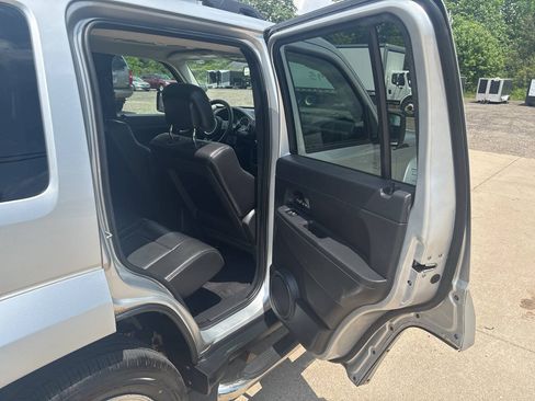 Used 2012 Jeep Liberty Sport AWD/4WD image 14