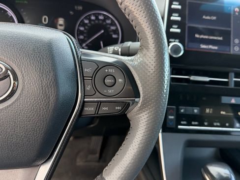 Used 2022 Toyota Avalon Limited image 22