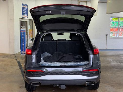 Used 2025 Audi Q5 Premium w/ Convenience Package AWD/4WD image 4