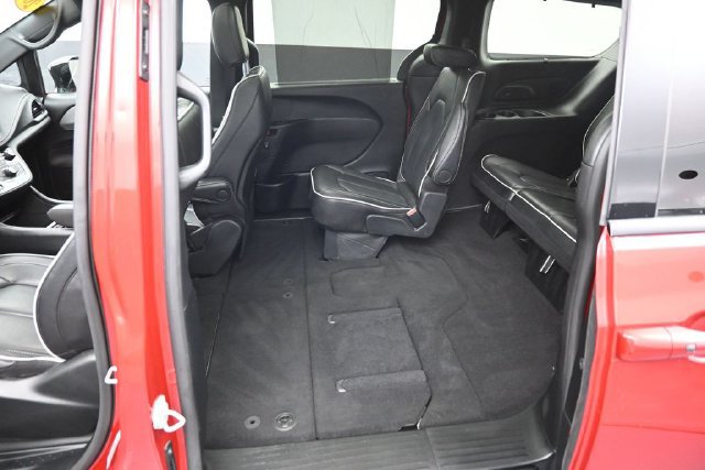 Used 2025 Chrysler Pacifica Limited FWD image 31
