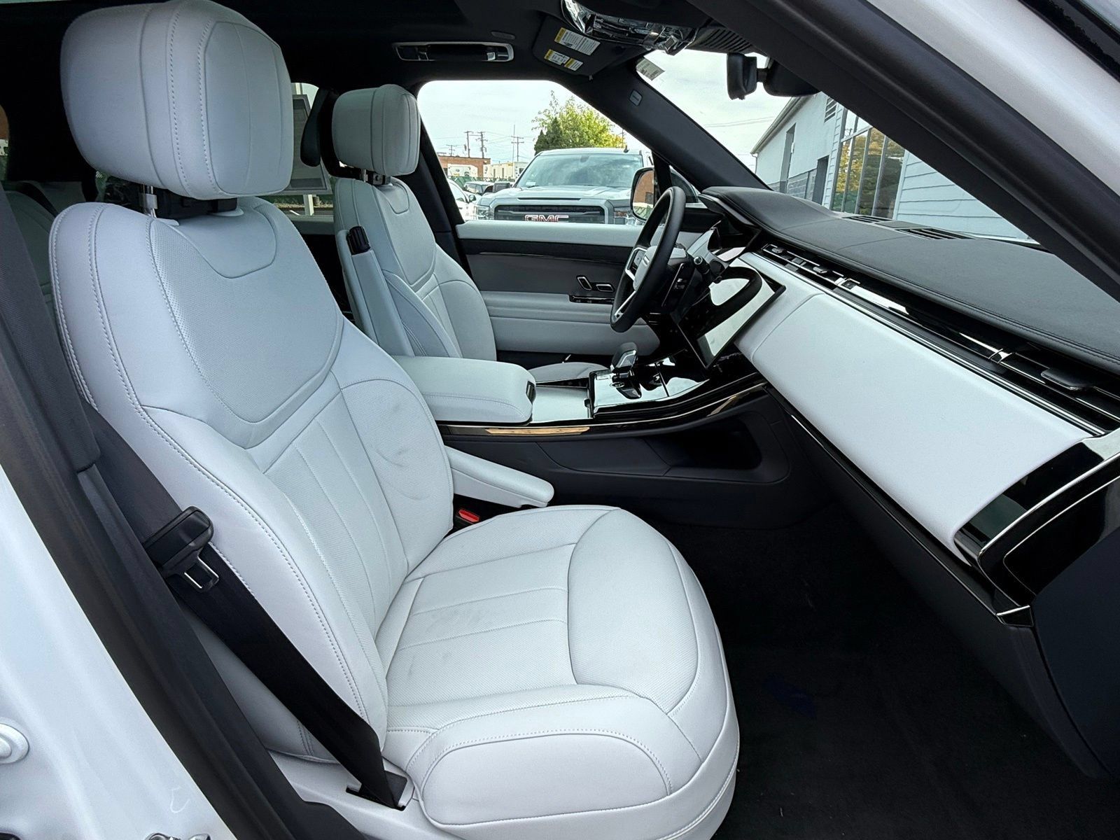 New 2026 Land Rover Range Rover Sport SE AWD/4WD image 20