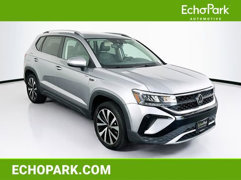 Used 2023 Volkswagen Taos SE FWD image 1