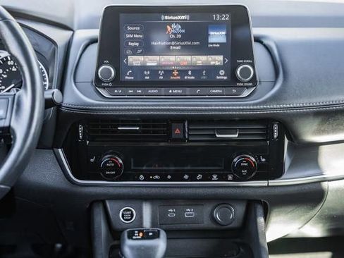 Used 2022 Nissan Rogue SV w/ SV Premium Package image 18