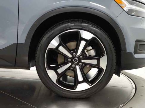 Used 2020 Volvo XC40 T5 Momentum w/ Protection Package Premier image 14