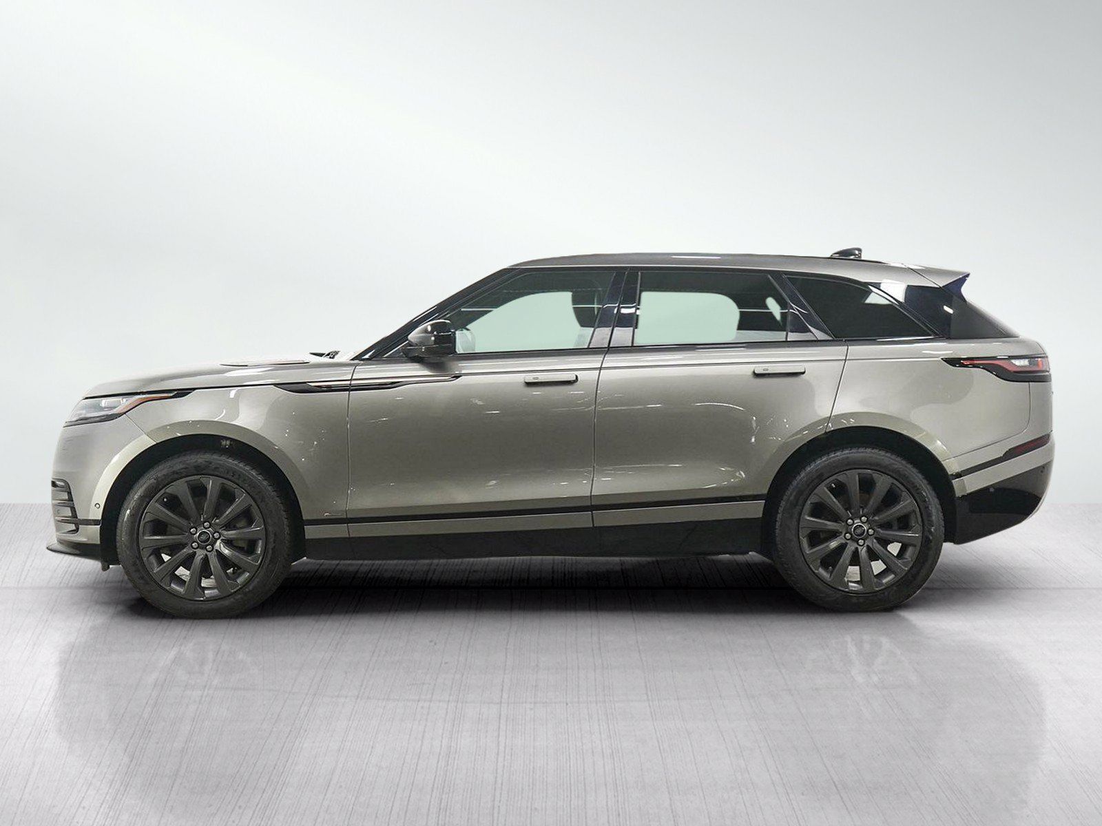 Used 2018 Land Rover Range Rover Velar R-Dynamic SE AWD/4WD image 2