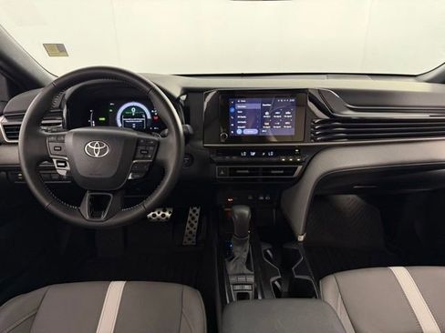 Used 2025 Toyota Camry SE image 24
