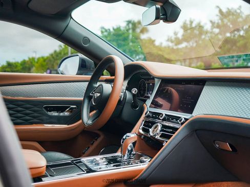 Used 2022 Bentley Flying Spur Plug-In Hybrid image 71