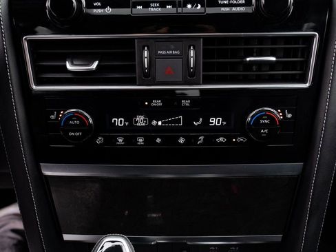 Used 2024 INFINITI QX80 Luxe AWD/4WD image 16