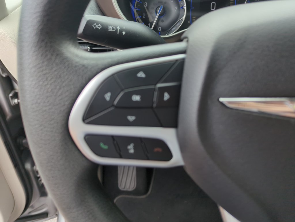 Used 2018 Chrysler Pacifica L FWD image 21