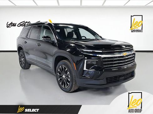 Used 2025 Chevrolet Traverse LT w/ Sun and Wheel Package image 3