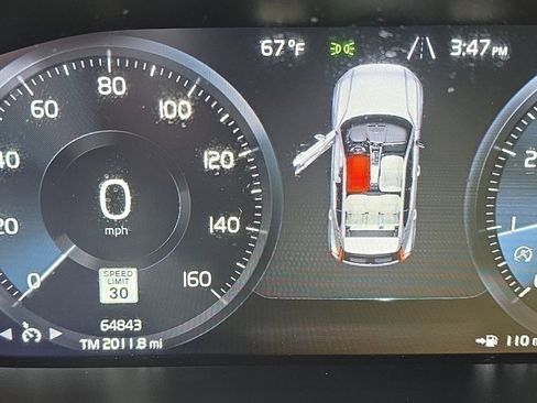 Used 2022 Volvo XC40 T5 Momentum image 19