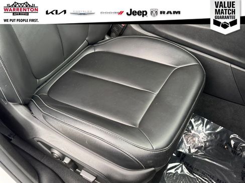 Used 2024 Jeep Grand Cherokee Limited image 32