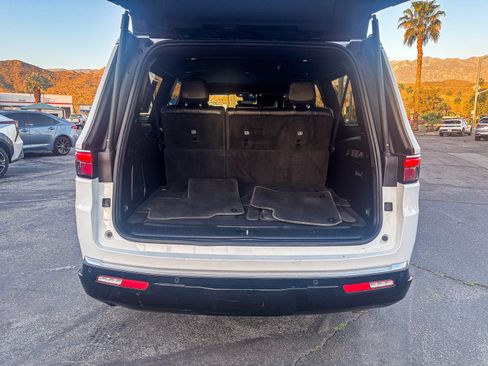 Used 2023 Jeep Wagoneer L Series II image 13