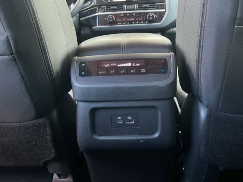 Used 2025 Nissan Pathfinder SV FWD image 9