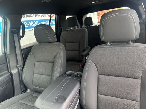 Used 2025 Chevrolet Traverse LT w/ Driver Confidence Package FWD image 32
