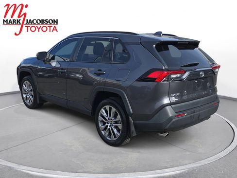 Used 2022 Toyota RAV4 XLE Premium image 13