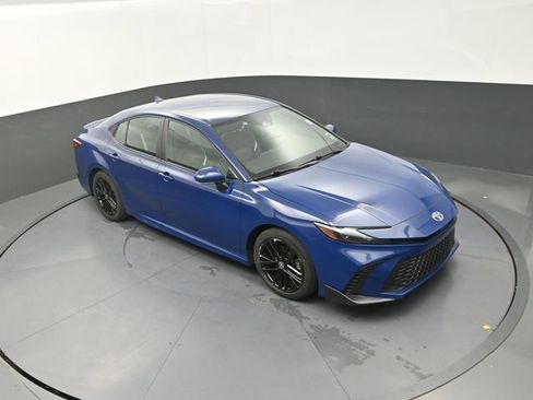 Used 2025 Toyota Camry SE image 31