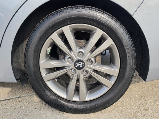 Used 2017 Hyundai Elantra SE FWD image 10