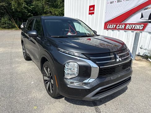 Used 2025 Mitsubishi Outlander SE FWD image 1