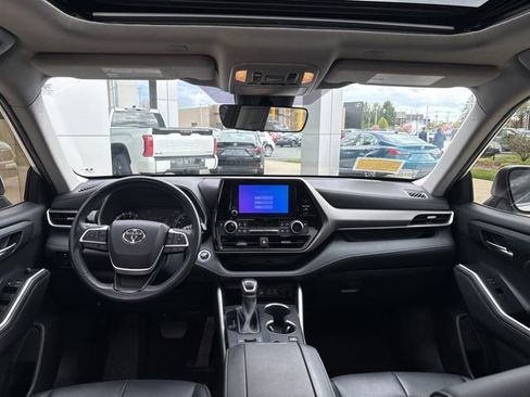 Used 2023 Toyota Highlander XLE AWD/4WD image 26
