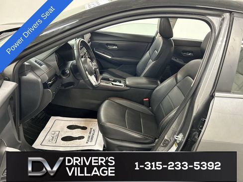 Used 2023 Nissan Sentra SR w/ SR Premium Package FWD image 9