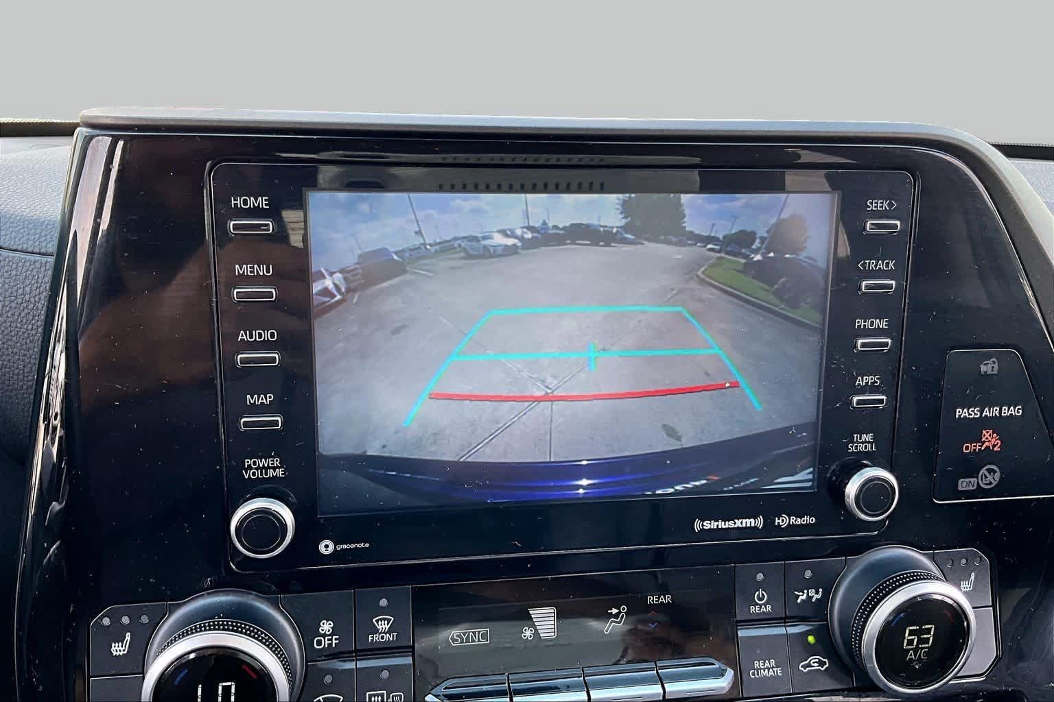 Used 2021 Toyota Highlander XLE AWD/4WD image 25