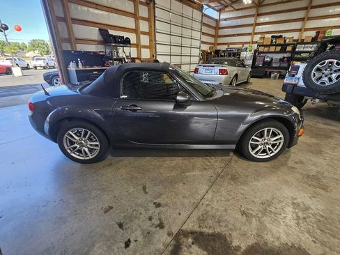 Used 2015 MAZDA MX-5 Miata Sport RWD image 9