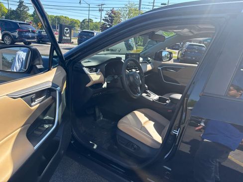 Used 2025 Toyota RAV4 XLE Premium w/ Weather Package AWD/4WD image 12