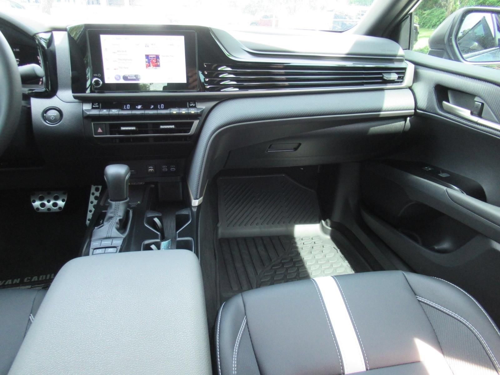 Used 2026 Toyota Camry SE FWD image 13