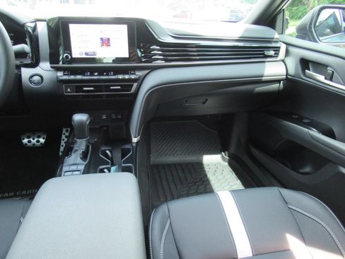 Used 2026 Toyota Camry SE FWD image 13