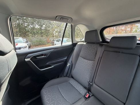 Used 2025 Toyota RAV4 XLE image 39