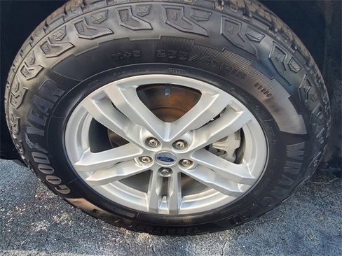 Used 2020 Ford Explorer XLT image 7