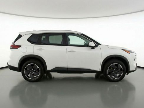Used 2025 Nissan Rogue SV FWD image 11