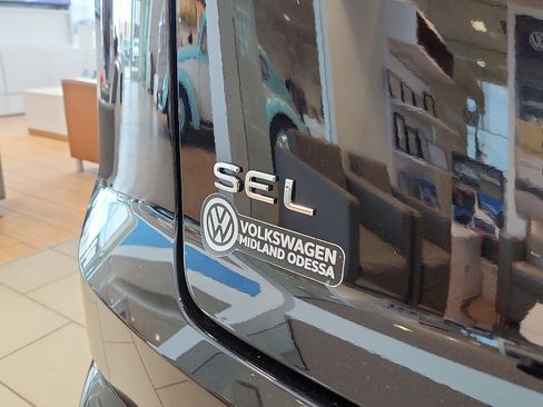 New 2026 Volkswagen Atlas Cross Sport SEL Premium R-Line image 10