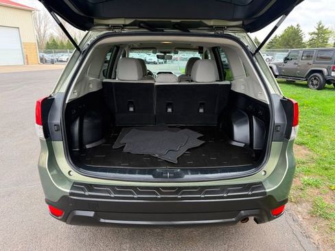 Used 2019 Subaru Forester Premium AWD/4WD image 3