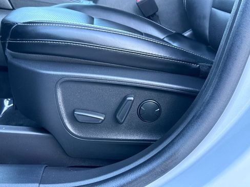 Used 2025 Ford Escape Platinum AWD/4WD image 4