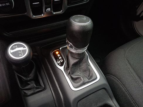Certified 2022 Jeep Wrangler Unlimited Sport AWD/4WD image 15