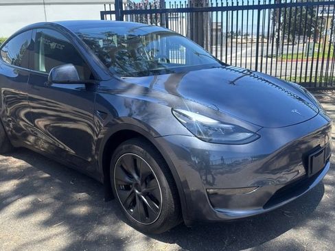 Used 2023 Tesla Model Y Long Range AWD/4WD image 11